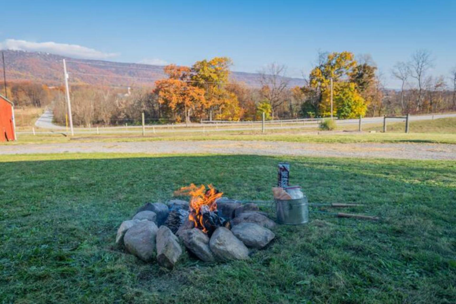 Oakbend Cottage + Fire Pit Newville Bagian luar foto